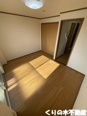 【居間・リビング】 | エル・コート　Ⅰ | 同タイプ（反転）のお部屋です（現況を優先します）