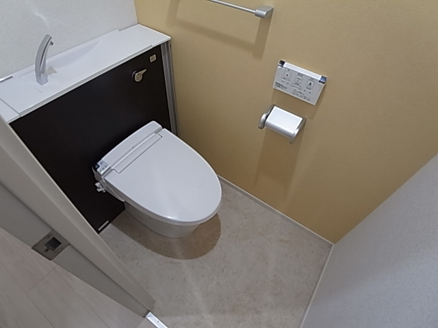神戸市長田区西尻池町２丁目の賃貸マンションのトイレ|タンクレスウォシュレット