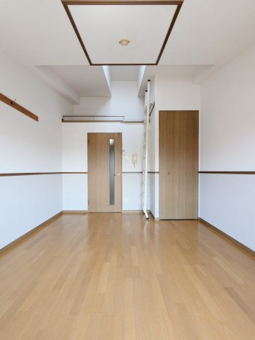 【洋室】 | ピュア県庁弐番館 | 落ち着いた色調の洋室です　※写真は類似です。ロフトは４Fのお部屋にのみ付いております。