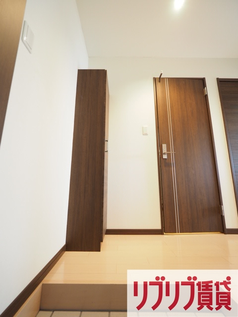 カーサメイプル千葉中央の玄関