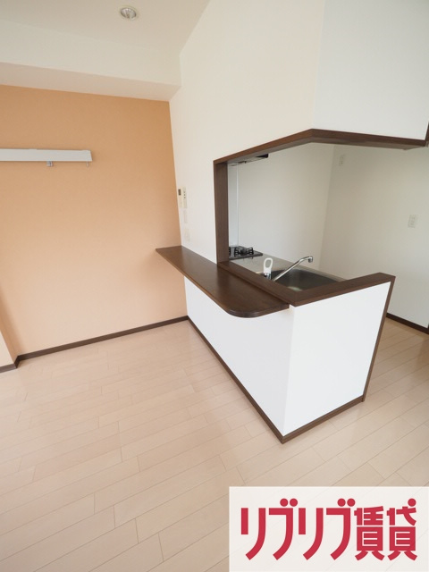 カーサメイプル千葉中央の居間・リビング