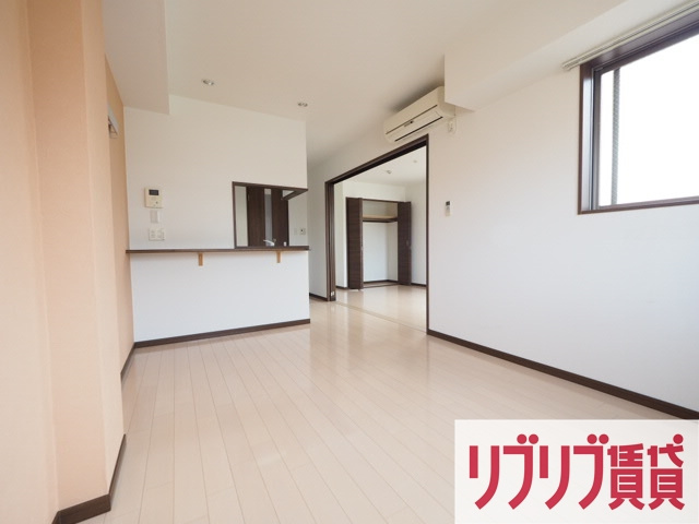 カーサメイプル千葉中央の居間・リビング