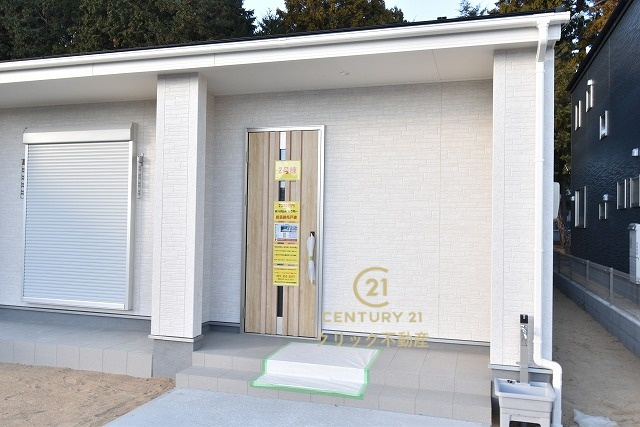 リーブルガーデン  城里町石塚　14期　2の玄関|玄関周りも洗練されたデザインです。玄関ドアにも断熱材が充填されており、冬の寒さが軽減されます。