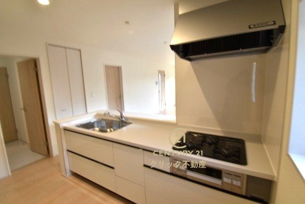 リーブルガーデン  城里町石塚　14期　2のキッチン|対面式システムキッチンは料理中や後片づけの間も会話が楽しめ、家族に一体感が生まれます。十分な広さのキッチンなら、家族での分担作業もはかどりそう！