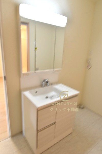 リーブルガーデン  城里町石塚　14期　2の独立洗面台|見た目の美しさだけではなく、機能性も追求した使い勝手の良い独立洗面化粧台。
身だしなみチェックや歯磨きなど、朝の慌ただしい時間でも余裕を感じていただけます。