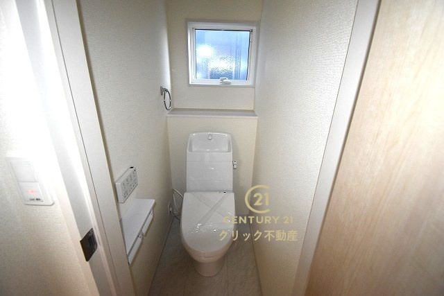 リーブルガーデン  城里町石塚　14期　2のトイレ|毎日使う空間と機能だから、いつまでも清潔なスペースであってほしいのがトイレです。お掃除しやすいシンプルなデザインです。