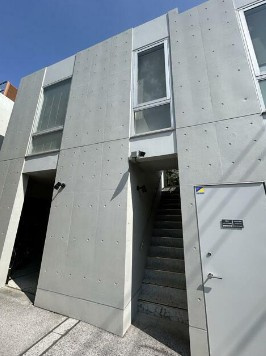 【外観】 | 四の坂テラス | 鉄筋コンクリート造のがっちりとした建物。