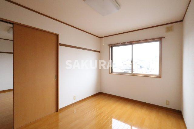 ウッドコート山下の洋室|2024年10月撮影。