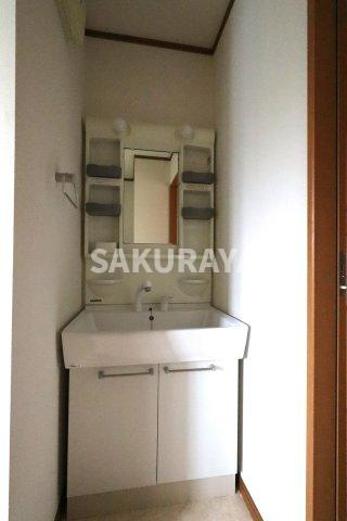 ウッドコート山下の独立洗面台|2024年10月撮影。