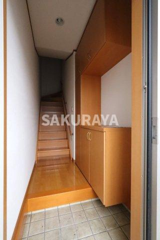 ウッドコート山下の玄関|2024年10月撮影。