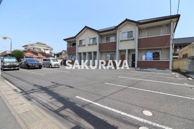 ウッドコート山下の駐車場