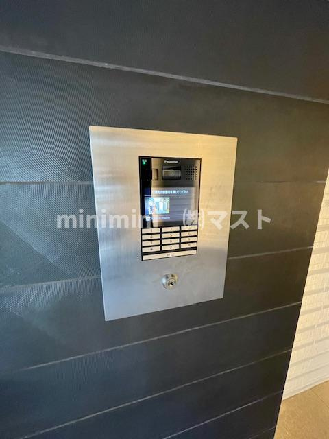 レジュールアッシュOSAKA今里駅前のエントランス