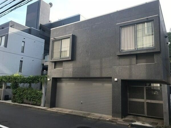 原宿東急アパートメントのエントランス