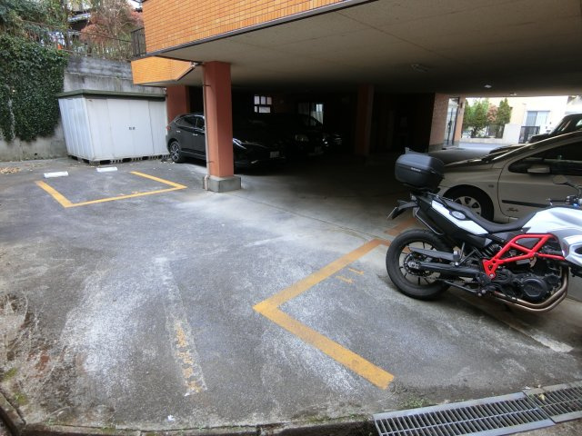 オレンジヒルズの駐車場