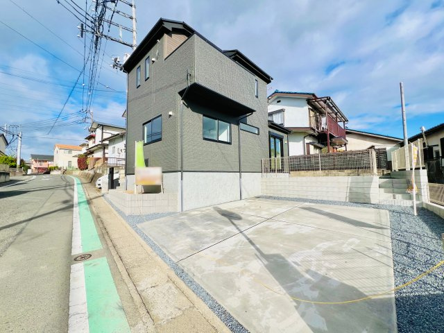 高崎市八幡町の前面道路含む現地写真|駐車スペース２台可能♪