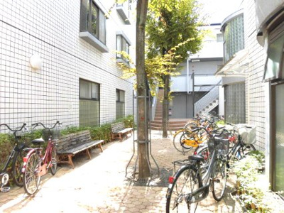 【ロビー】 | パティオ小松 | 綺麗な中庭ですね