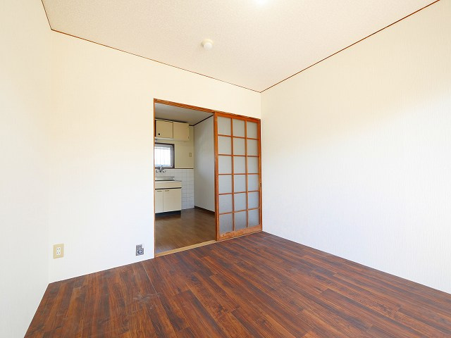 ニュー芝ハイツの洋室