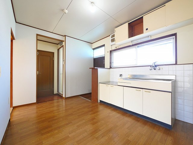 ニュー芝ハイツの居間・リビング