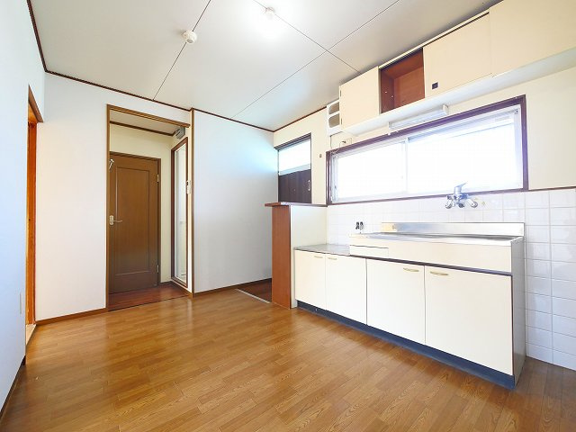 ニュー芝ハイツの居間・リビング