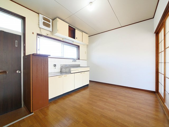 ニュー芝ハイツの居間・リビング