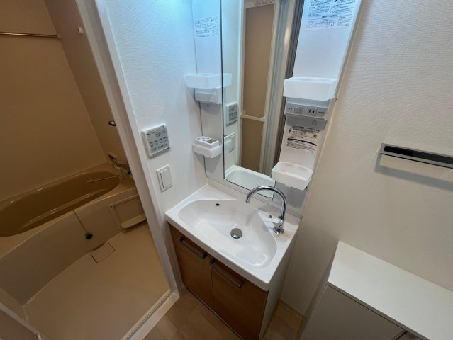 ワールドアイ大阪城EASTアドバンスの洗面所|コンパクトで使いやすい洗面所