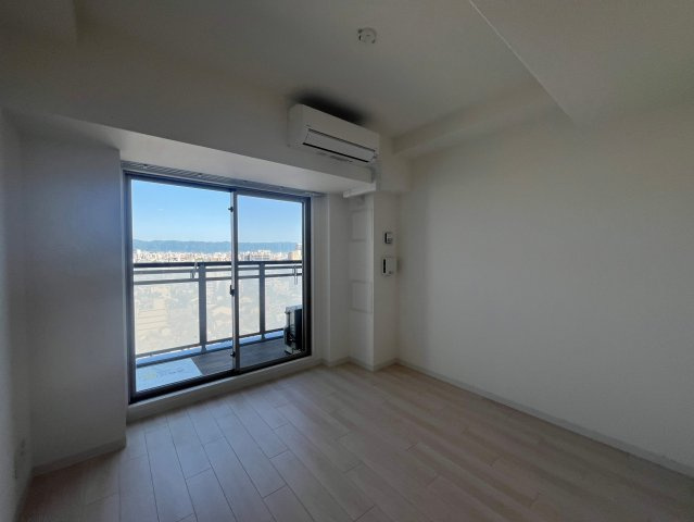 ワールドアイ大阪城EASTアドバンスの洋室|きれいな洋室です