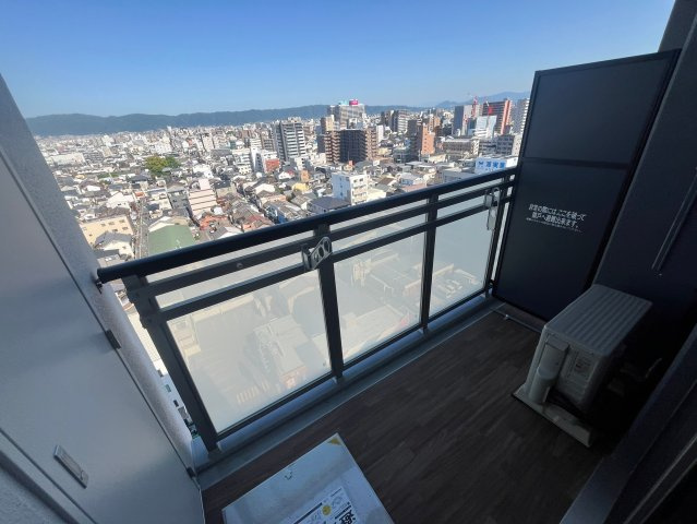 ワールドアイ大阪城EASTアドバンスのバルコニー|開放的で明るい空間を演出してくれるバルコニーです