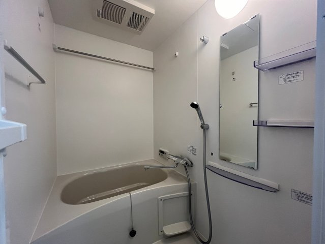 ワールドアイ大阪城EASTアドバンスの浴室|日々の疲れを癒すお風呂付です