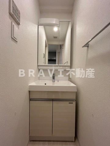 アドバンス大阪城ベレッツァの洗面所|【アドバンス大阪城ベレッツァ】ゆったりとスペースのある洗面所