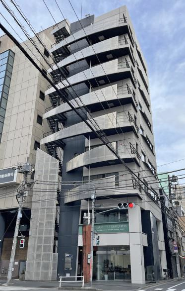 上野コアビルの外観