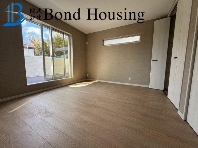 「車3台駐車可」「南間口」大久保町西脇 B号地の外観