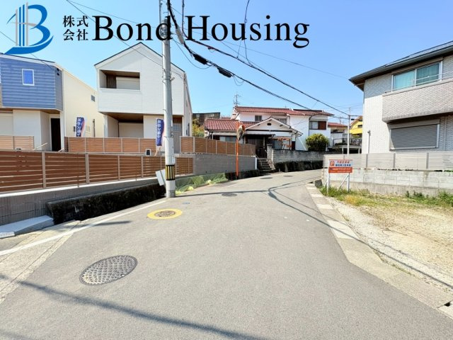 「車3台駐車可」「敷地55坪超」大久保町西脇 A号地の駐車場