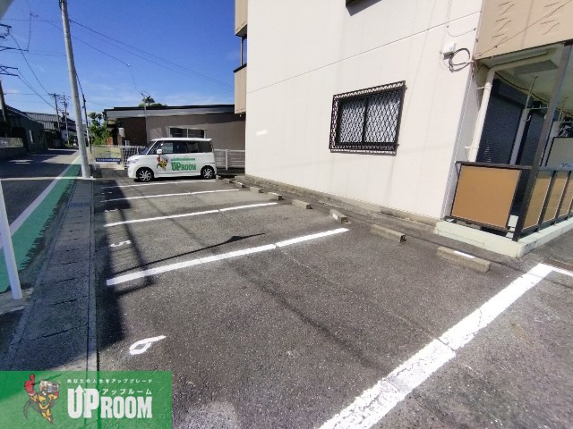 ラプラージュの駐車場