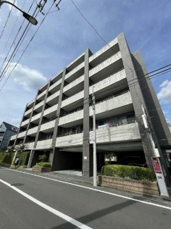 【外観】 | 鉄筋コンクリート造のがっちりとした建物。