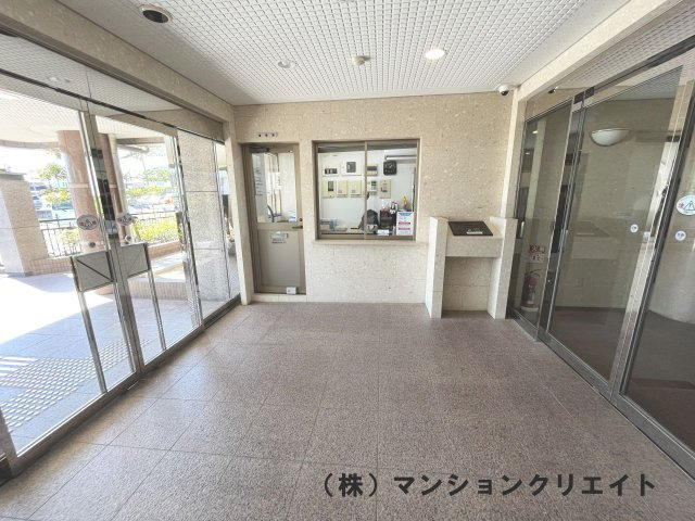 グランドール福井二の宮のエントランス|管理人室