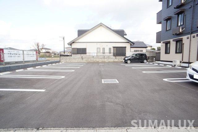 菊池郡菊陽町大字久保田のアパートの駐車場