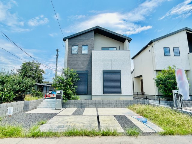 伊勢崎市西久保の外観|駐車スペースを確保しながらもＢＢＱや家庭菜園なども出来ちゃいます♪