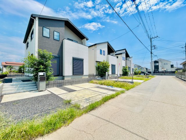 伊勢崎市西久保の前面道路含む現地写真|大きめなお車をお持ちの方や駐車が得意でないという方にもおすすめ ◎