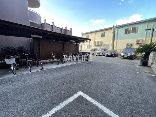 プランテーム吉田の駐車場