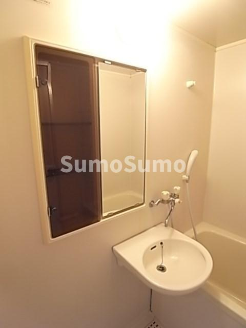 フローレンス西宮1の洗面所|脱衣スペースもあります