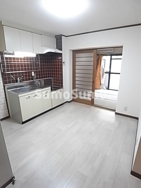 フローレンス西宮1の居間・リビング|ゆったり過ごせるリビングです