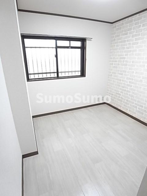 フローレンス西宮1の寝室|開放的な寝室です