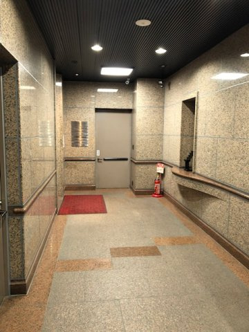 京橋北見ビル　西館のロビー
