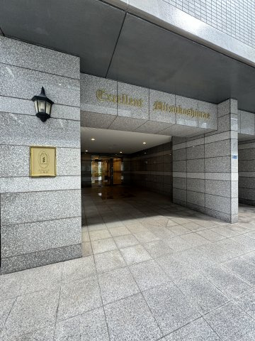エクセレント三越前のエントランス|高級感のあるエントランスがお出迎え
