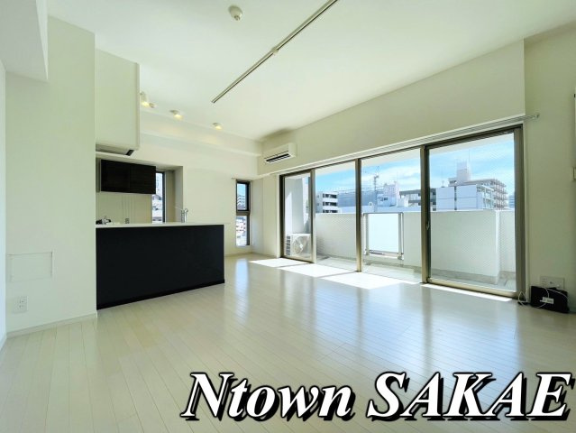 【内装】 | FIRST RESIDENCE SAKAE(ファーストレジデンス栄) | 内装は落ち着いています