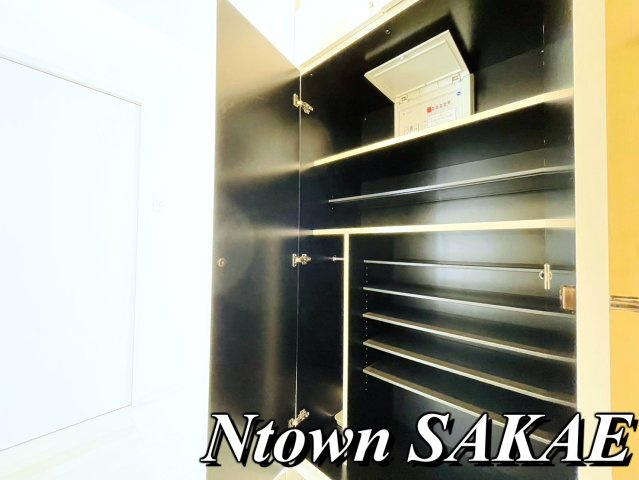【収納】 | FIRST RESIDENCE SAKAE(ファーストレジデンス栄) | ちょっとした収納スペースも充実しています