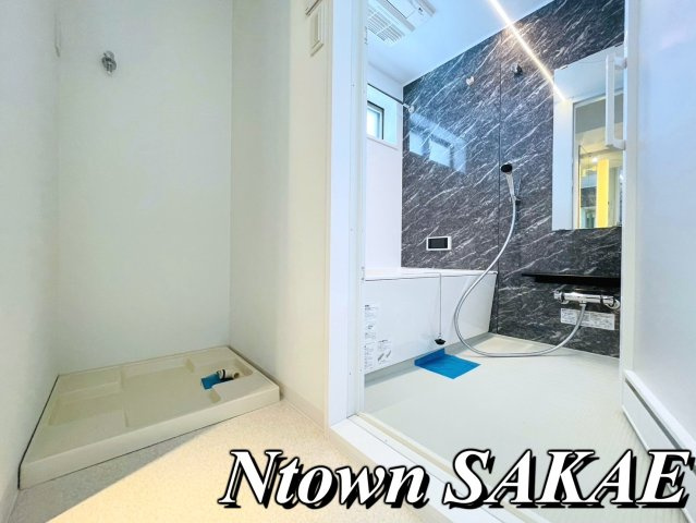 【洗面所】 | FIRST RESIDENCE SAKAE(ファーストレジデンス栄) | 明るい洗面所です