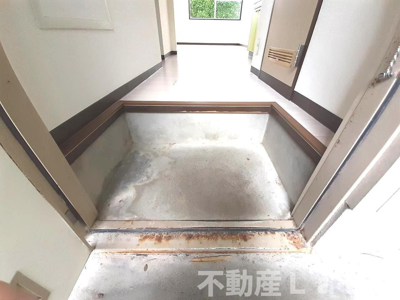 コーポ十五社の玄関