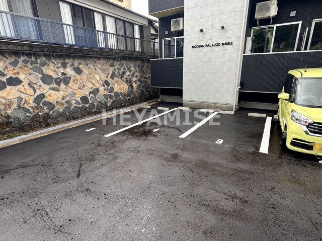 MODERN PALAZZO 諫早駅北の駐車場