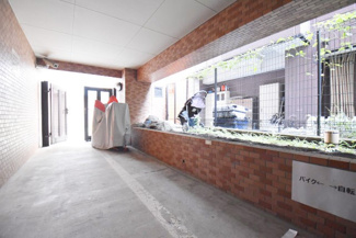 【駐車場】 | バイク置き場。空き区画の有無や駐輪料金、サイズおよび排気量規定などについては、改めてお問い合わせください。～即日のご見学可能～　お問合せはお気軽にどうぞ。